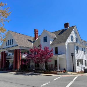Mountain-View Blue Ridge Condo 36 Mi to Asheville