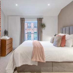 Osbourne House PINK 2 bed, 2 and half bath