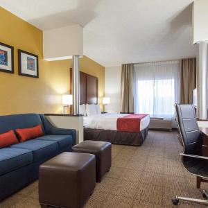 Comfort Suites Tulsa Central