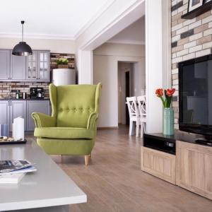 Acropolis Area Large 3BR 2BA Apartment
