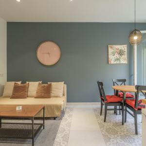 Chic & Comfortable Apartment, Private Terrace
