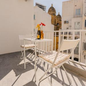 Charming Studio & 1BR Apartments Near Sea by Beyond air! Great Location!