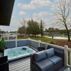 The Yorkshire Burrow Lodge with Hot Tub