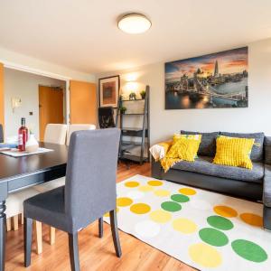 Luxury Docklands 2Bed apt- Close to Excel- Canary Wharf- City Airport - 02 Arena- Free Parking- PS 4