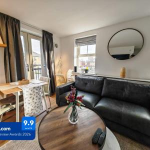 Riverside Retreat Leeds City Location Modern Townhouse & Free Parking