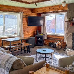 Rustic Cabin Stay in Brian Head Resort w/ View