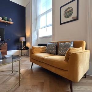 6 Wye Valley Chambers - Central Location - Shared Courtyard Garden - Parking Space - Dog Friendly