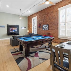 1800 Sq Ft Loft Downtown Near Convention Center