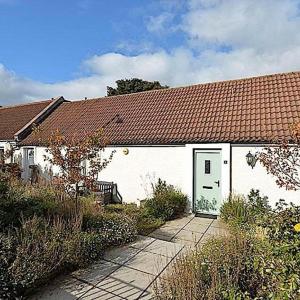 COSY COTTAGE FOR SHARE , Private Double Room, Wifi, Parking, Garden