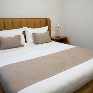 Home Select Tirana 4