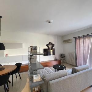 Kleio - Spacious apartment in Glyfada