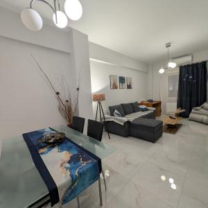 Luxury & Spacious Apartment in Athens