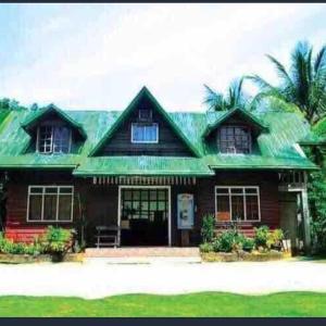 Shat's Guesthouse Siargao near Beach