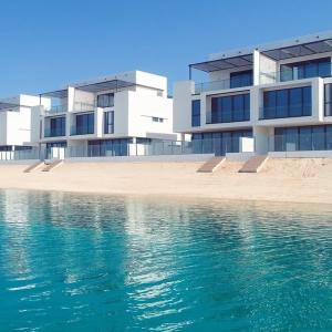 Beachfront Villa with Heated Private Pool & Jacuzzi