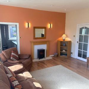 3 Bed Cottage Flat with Parking
