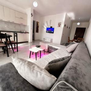 Emmy Apartments
