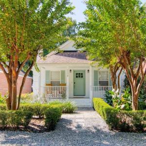 Charleston Oasis with Hot Tub, Mins to Dtwn