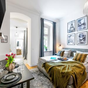 The Koburger II - Stylish studio with extra high bed for kids, 45m2 space, Ideal for families with kids or couples