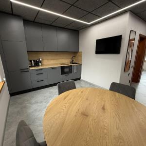 BRIVIBAS RESIDENCE - NORTH & SOUTH, free PRIVATE parking, free WIFI, self check-in
