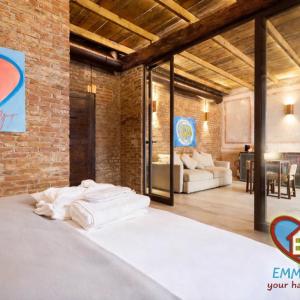 Emme Loft I Red Moon - Chic Design Loft Milan