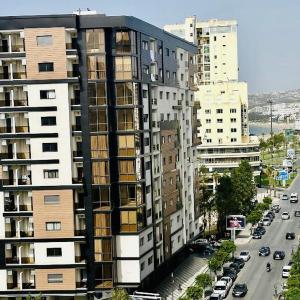 Sirena Pearl Cornice