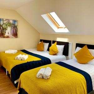 London Studio Apartments, Private Bathroom, Kitchenette, Parking, NP7