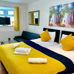 London Studio Apartments, Private Bathroom, Kitchenette, Parking, NP3
