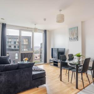Spacious 2 Bedrooms Apartment In Stratford