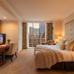 7th-Floor 1BR Suite, MGM Signature Strip Balcony, No Resort Fee