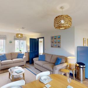 Sandy Shores, The Bay, 2 bedrooms with ensuites, balcony with sea view, parking with EV point, 2 dogs welcome