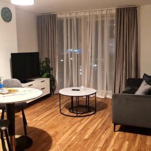 Penthouse height Flat, City View Balcony, Quiet, Free Wifi, Gym & More Minimalistic Home