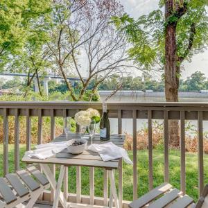 Riverfront Retreat-Near Broadway, Pool, Park Free