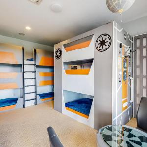 W410 - Gorgeous Golf-View Villa with Galactic Themed Bedroom at Reunion