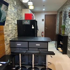 R and RMI CONDOTEL