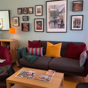 Peaceful 2 Bed Home with Parking Fast WIFI Easy Stress-Free Access to Bath
