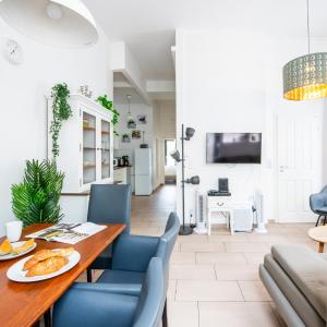 NIEB by ROCKCHAIR Apartments l SUPERHOST Status l 3 Bedrooms Boxspringbeds 3 Bathrooms in Center 