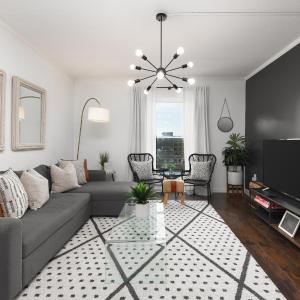 Home to the Stars on Music Row with Pool and Free Parking