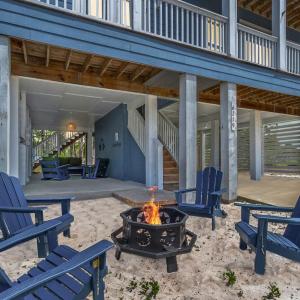 The Blue Mermaid Walk to Beach! Dog Friendly Heated Pool Fire Pit 2KingSte