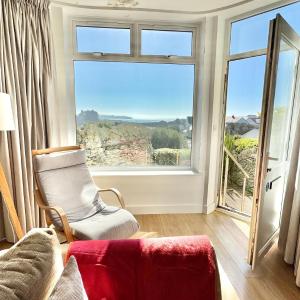 24 CLIFF APARTMENT-3 BED-GROUND FLOOR-SEA VIEWS