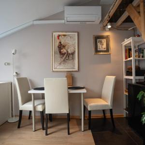 Cosy, workplace studio with a sunny rooftop view