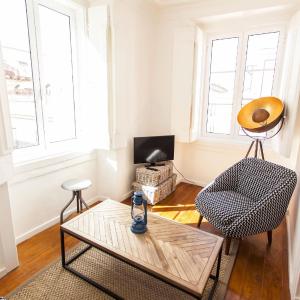 Bairro Alto Living 2BDR Duplex by LovelyStay