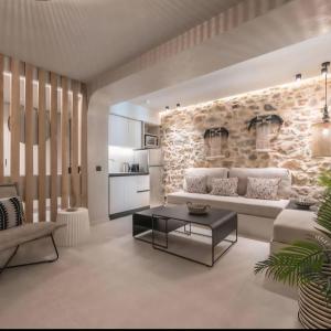 Apollonos 28 Luxury Suites
