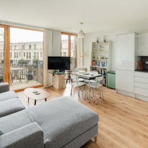 Shiny & Comfy stay with Underground links nearby!