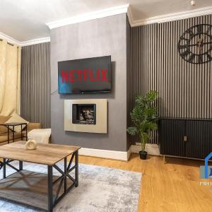 Traditional Central Home-Games Room-Free Parking