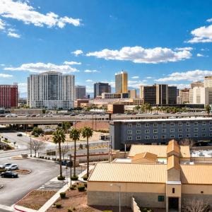 Sparkly Apt 5 Min Walk to Downtown - Free Parking