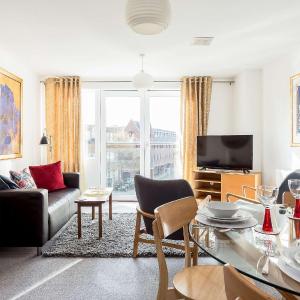 Sunnyside - Stylish Apartment Moments from Poole Quay