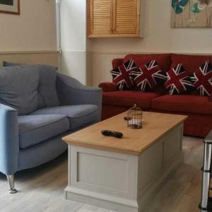 Tranquil Retreat - 3 Bedroom House with hot tub