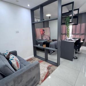 Studio 64 novo bem equipado com ar condicionado, cozinha completa, até 4 pessoas - Centro Mogi