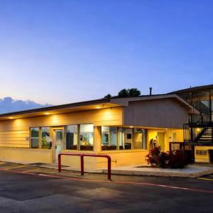 Budget Inn & Suites