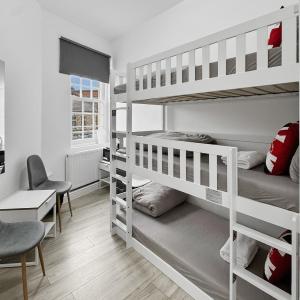 Trio Den in Zone 2 - Willesden Green